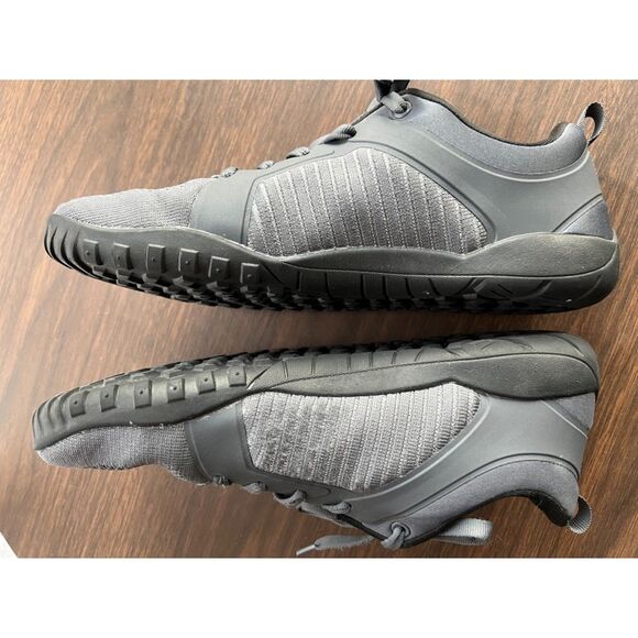 Whitin barefoot trial-running shoes in light grey. Size 42. main image 8